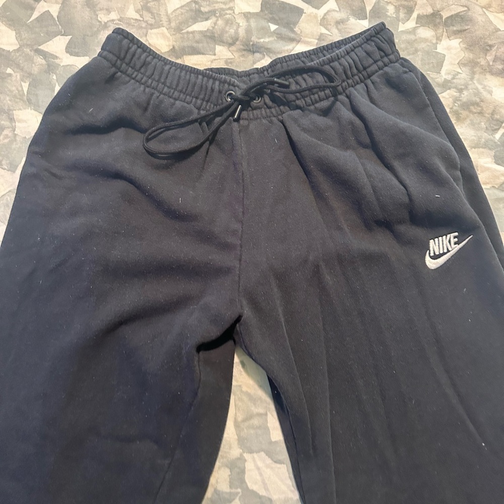 -black small nike sweatpants